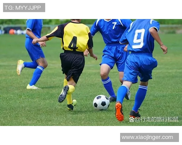 在雨中奔跑的激情与坚持足球淋雨带来的感动与启示 在雨中奔跑的激情与坚持足球淋雨带来的感动与启示