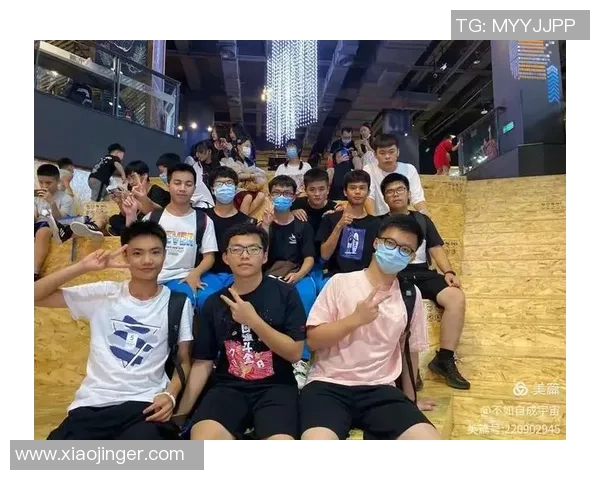 踢足球如同人生旅程中的一场精彩比赛每一步都需全力以赴与团队协作才能赢得胜利